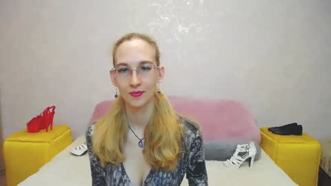 Snapshot of klaryevans chatting on 12.06.24 Klary online show from 12.06.24