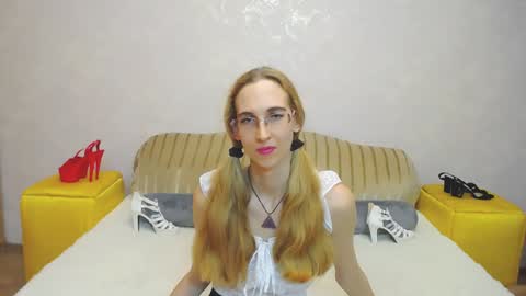 Snapshot of klaryevans chatting on 12.11.24 Klary online show from 12.11.24