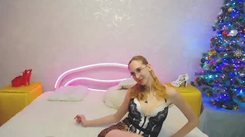Snapshot of klaryevans chatting on 12.27.24 Klary online show from 12.27.24