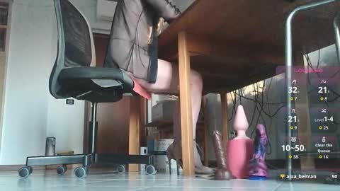 Snapshot of klaudiacd chatting on 11.23.25 Klaudia online show from 11.23.25