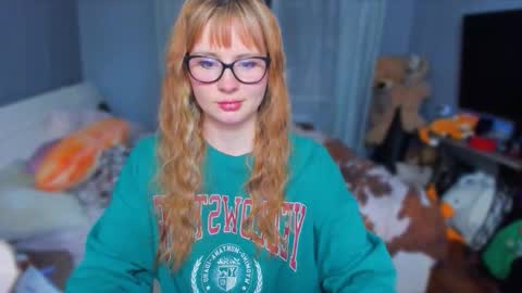 Snapshot of klementinagirl chatting on 10.26.25 Klementinafanslyklementina6661 online show from 10.26.25