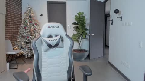 Snapshot of kleogold_1 chatting on 12.27.24 Christina online show from 12.27.24