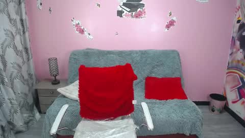 Snapshot of kloe_cooper chatting on 12.31.24 kloe_cooper online show from 12.31.24