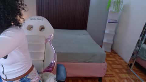 Snapshot of kloe_cooper chatting on 09.25.25 kloe_cooper online show from 09.25.25