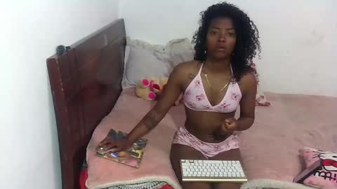 Snapshot of kloe_cooper chatting on 11.07.25 kloe_cooper online show from 11.07.25