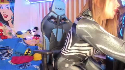 Snapshot of kloelamaravilla18 chatting on 11.26.25 kloelamaravilla18 online show from 11.26.25