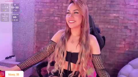 Snapshot of kloey_hoot chatting on 09.26.25 Kloey online show from 09.26.25