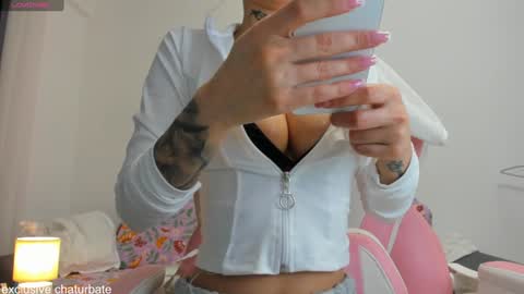 Snapshot of komydoll chatting on 11.16.25 kamydoll online show from 11.16.25