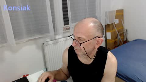 Snapshot of konsiak chatting on 03.27.26 Komsiak online show from 03.27.26