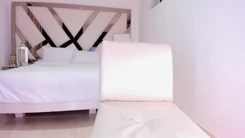 Snapshot of koralcruz chatting on 10.23.25 Koral Cuz online show from 10.23.25