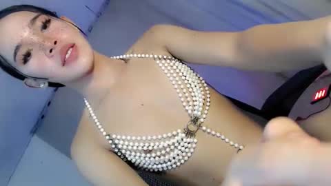 Snapshot of koreandoll_yuri chatting on 10.21.25 koreandoll_yuri online show from 10.21.25