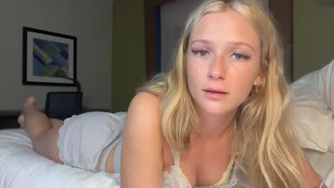 Snapshot of korinaluvv chatting on 11.10.25 Korina online show from 11.10.25