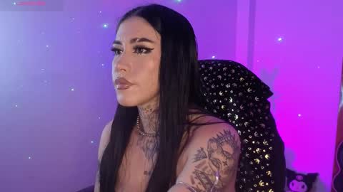 Snapshot of korolovaa chatting on 11.20.25 korolova online show from 11.20.25