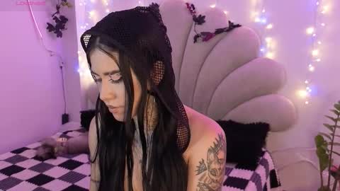 Snapshot of korolovaa chatting on 12.14.25 korolova online show from 12.14.25