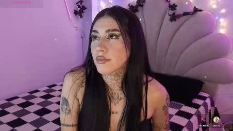 Snapshot of korolovaa chatting on 12.18.25 korolova online show from 12.18.25