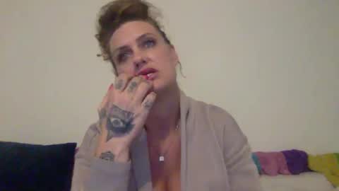 Snapshot of koyoteej chatting on 01.17.25 koyoteej online show from 01.17.25