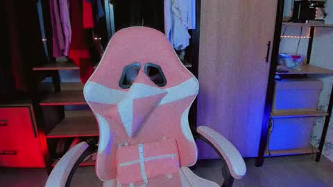 Snapshot of kpayton99 chatting on 12.21.25 Khloe online show from 12.21.25