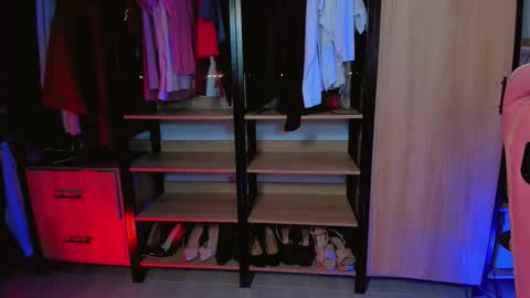 Snapshot of kpayton99 chatting on 12.22.25 Khloe online show from 12.22.25