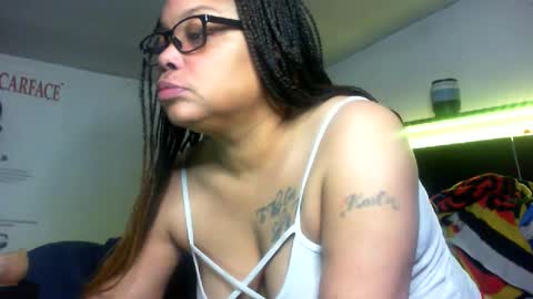 Snapshot of kremekatie chatting on 01.12.25 Kremekatie online show from 01.12.25