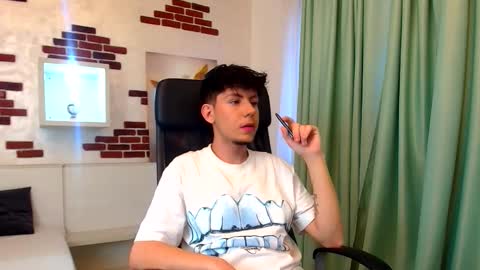 KrewVaughn online show from 10.12.25