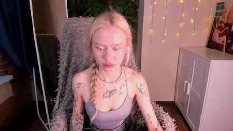 Snapshot of kris_grant chatting on 11.21.25 kris_grant online show from 11.21.25