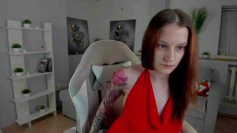 Snapshot of krisdoeil chatting on 11.26.25 krisdoeil online show from 11.26.25