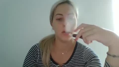 Snapshot of kriss_grace chatting on 10.05.25 Grace online show from 10.05.25