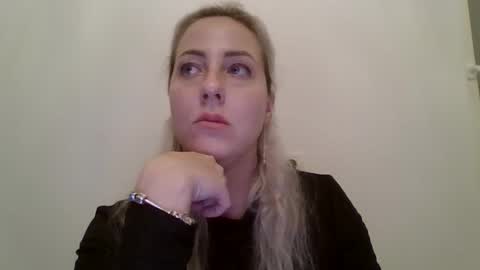 Snapshot of kriss_grace chatting on 10.09.25 Grace online show from 10.09.25