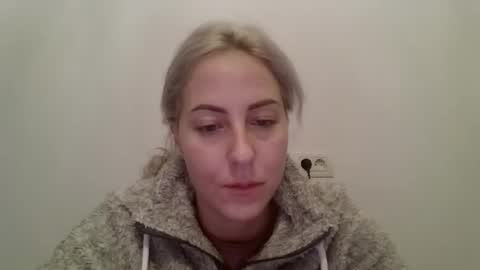 Snapshot of kriss_grace chatting on 10.28.25 Grace online show from 10.28.25