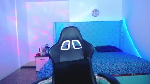 kriss_sweetboobs online show from 01.12.25