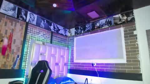 kriss_sweetboobs online show from 04.22.26