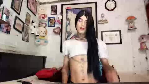 Snapshot of krisstal703358 chatting on 11.04.25 krisstal703358 online show from 11.04.25