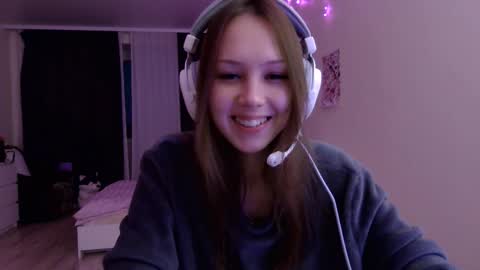 Snapshot of kristalmohead chatting on 02.01.26 Nelly online show from 02.01.26