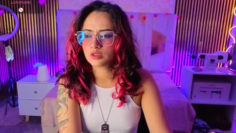 kristen_tay online show from 04.10.26