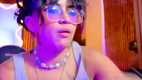 kristen_tay online show from 08.03.26
