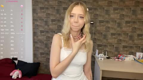Snapshot of kristiancommes chatting on 05.22.26 Alisa online show from 05.22.26