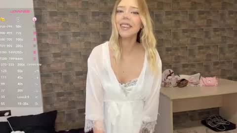Snapshot of kristiancommes chatting on 06.26.26 Alisa online show from 06.26.26