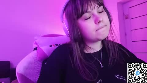 Snapshot of kristibloom chatting on 12.20.25 Christie online show from 12.20.25