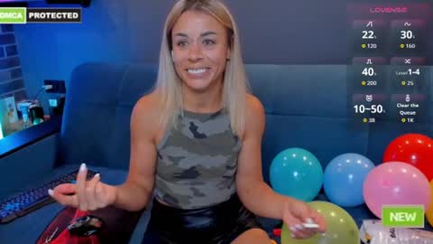 Muscle Queen online show from 08.03.26
