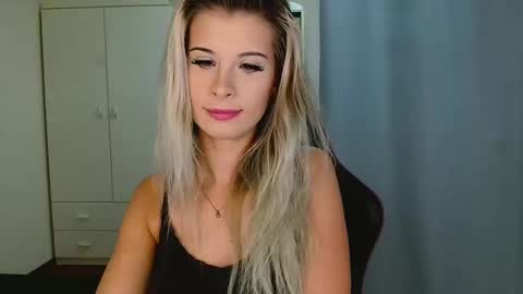 KristineAmore online show from 12.17.25