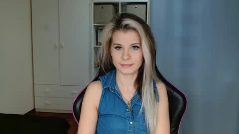 Snapshot of kristineamore chatting on 03.19.26 KristineAmore online show from 03.19.26