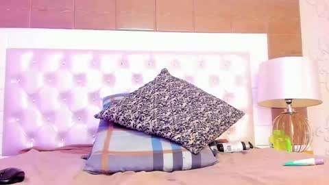 Snapshot of kristinels chatting on 02.13.25 kristin online show from 02.13.25