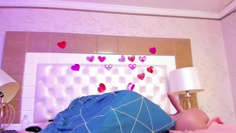 Snapshot of kristinels chatting on 02.21.25 kristin online show from 02.21.25