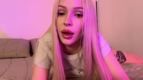 Snapshot of kristy_babe chatting on 09.20.25 Kristy and Alice online show from 09.20.25