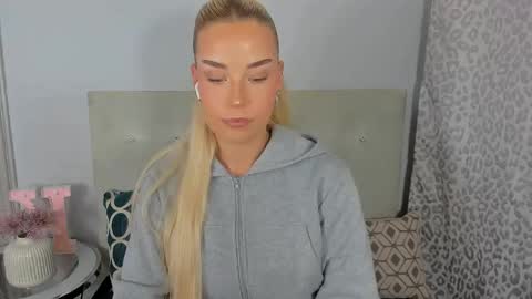 KristyFlowers online show from 05.11.26