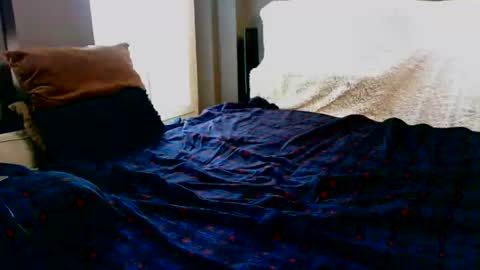 krisu1976 online show from 10.26.25