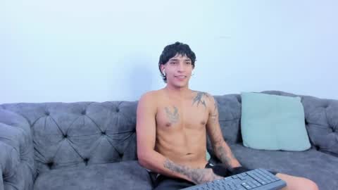 Snapshot of kroywave chatting on 05.14.26 Kroy Wave Muscle Tattoos Latino online show from 05.14.26