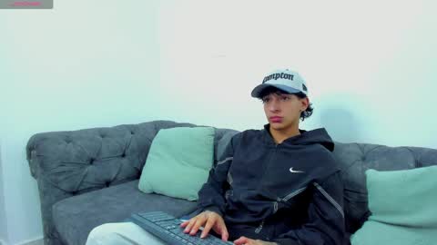 Snapshot of kroywave chatting on 06.01.26 Kroy Wave Muscle Tattoos Latino online show from 06.01.26