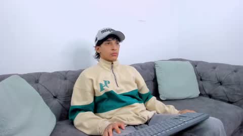 Snapshot of kroywave chatting on 06.10.26 Kroy Wave Muscle Tattoos Latino online show from 06.10.26