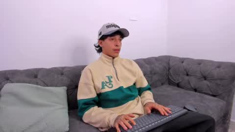 Snapshot of kroywave chatting on 06.12.26 Kroy Wave Muscle Tattoos Latino online show from 06.12.26